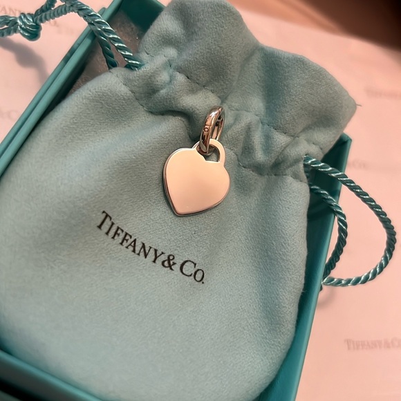 100% Authentic Tiffany&Co SS Charm with clasping ring - NEW - Picture 2 of 7